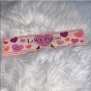 Too Faced - Love Flush Blush Palette